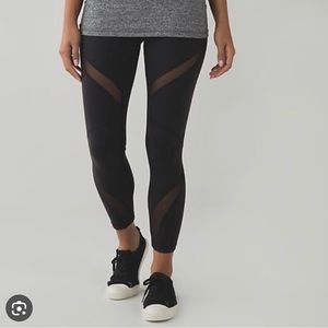 Black lululemon mesh cropped leggings